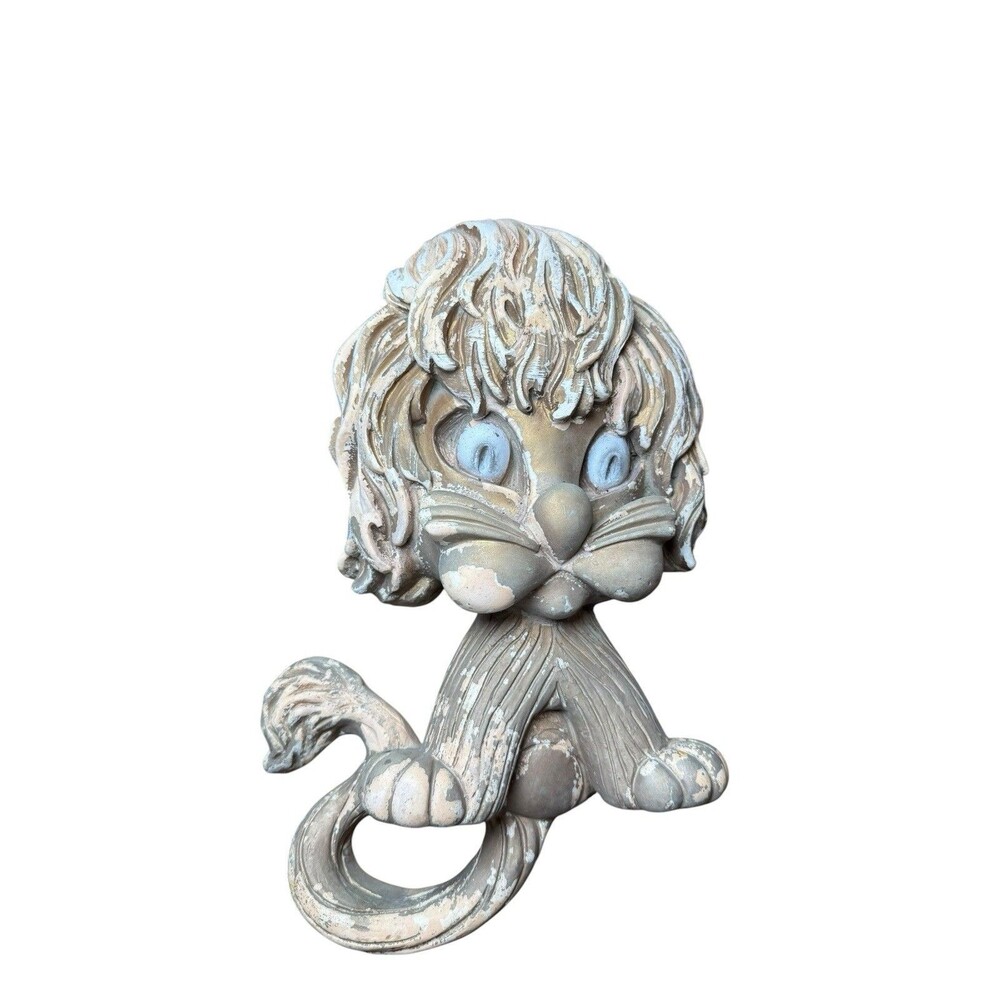 Weathered 1970 Universal Statuary Corp. Molded Plastic Lion Wall Plaque
